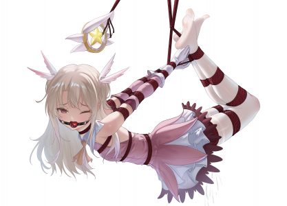 liangfangliangfangliang,伊莉雅,魔法少女☆伊莉雅,Fate系列,金发,breasts,连衣裙,全身,口塞,手套,萝莉,长发,挤眼,裤袜,红色眼,single,白背景